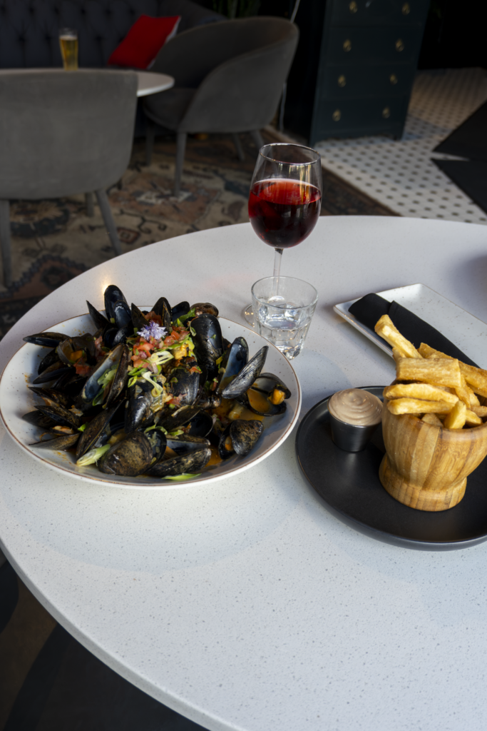 Mercredi : Tous les cocktails signature à 13,50 $ + moules à 25 $